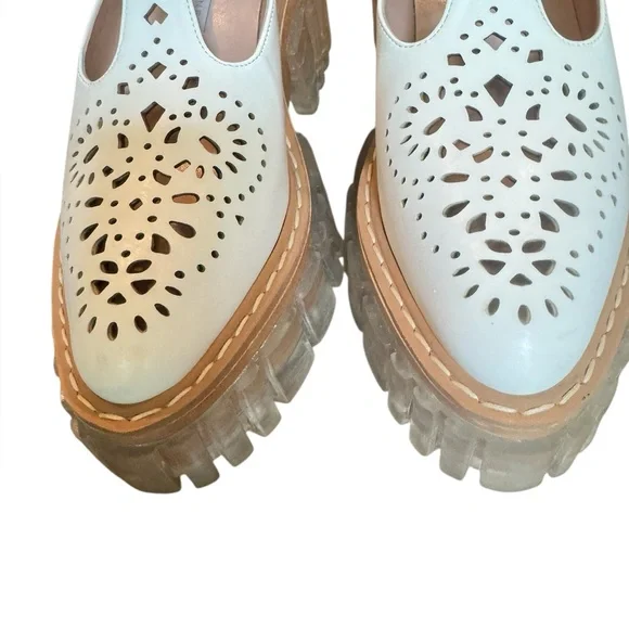 Stella McCartney white vegan leather Mary Jane platform shoes. Size 38 8